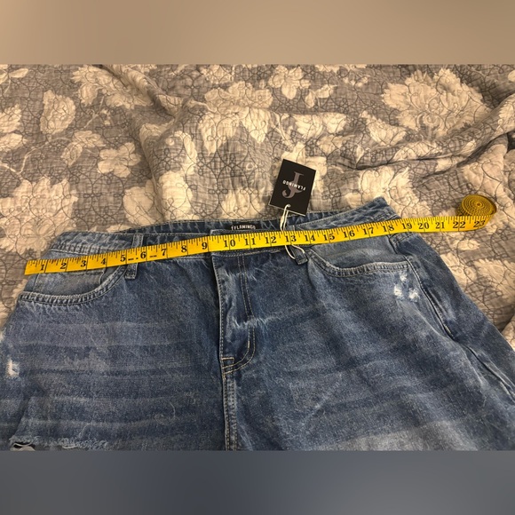 Women's NWT Distressed Blue Boyfriend Jeans - Picture 9 of 12